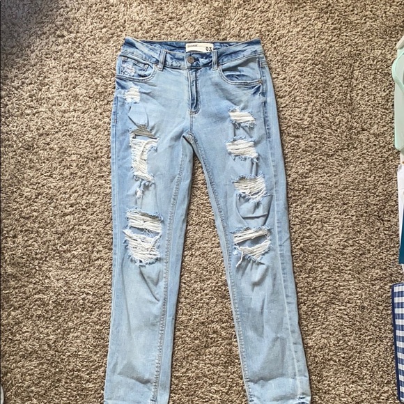 Distressed girlfriend jeans - Picture 3 of 6